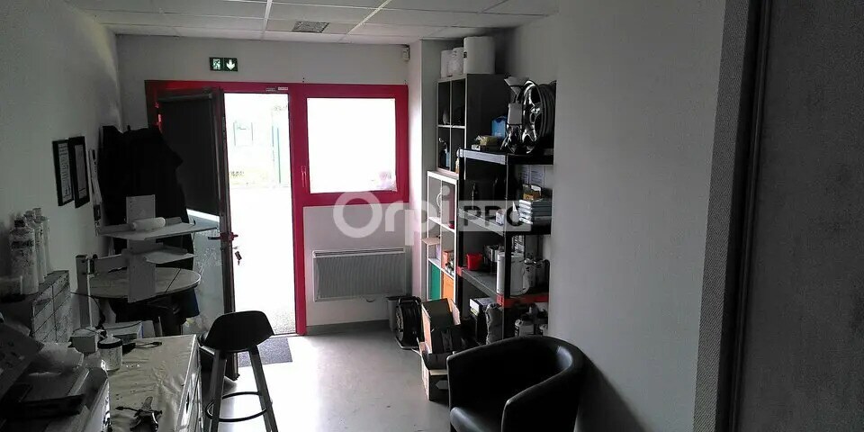 Local d’activités dans Lescar à louer - Photo de l’immeuble – Image 3 sur 3