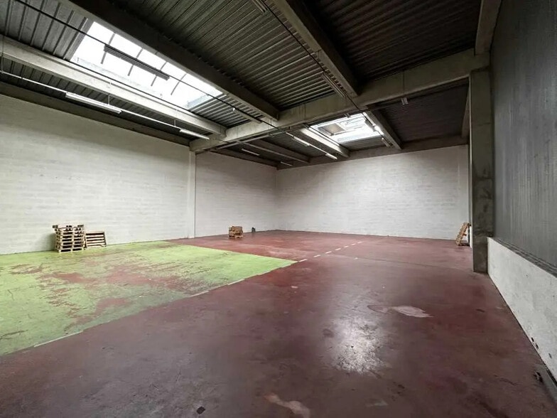 15 Rue Jean Zay, Saint-Priest à louer - Photo de l’immeuble – Image 3 sur 21
