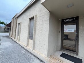 10646 Gulfdale St, San Antonio, TX à louer Photo de l’immeuble– Image 1 sur 7