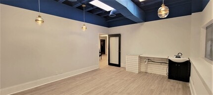 6211 W Northwest Hwy, Dallas, TX à louer Photo intérieure– Image 2 sur 4