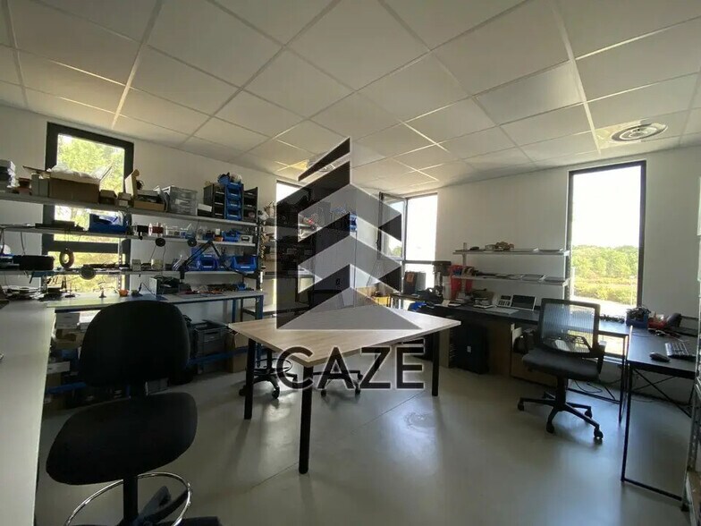Local d’activités dans Martillac à louer - Photo de l’immeuble – Image 3 sur 9