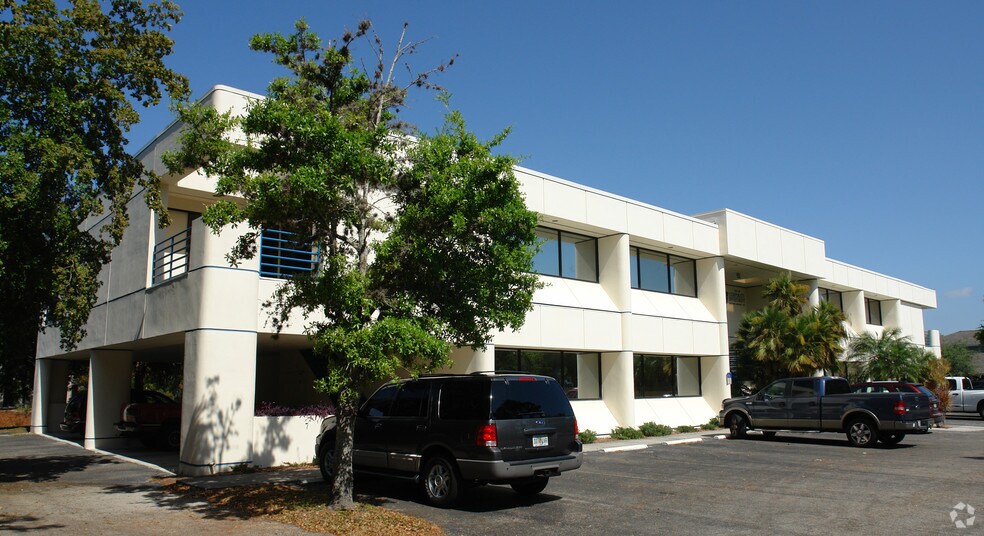 43 Barkley Cir, Fort Myers, FL à louer - Photo de l’immeuble – Image 3 sur 13