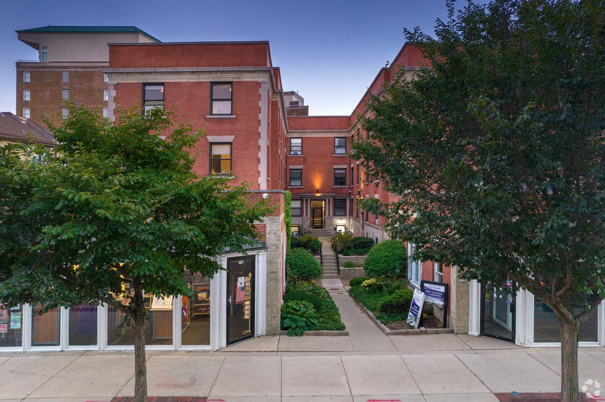 716 Clark St, Evanston, IL à louer Photo principale– Image 1 sur 11
