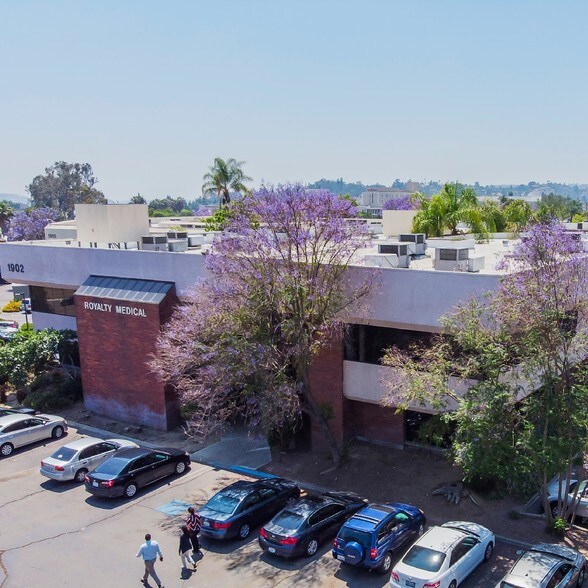 1902 Royalty Dr, Pomona, CA à louer - Photo de l’immeuble – Image 3 sur 33