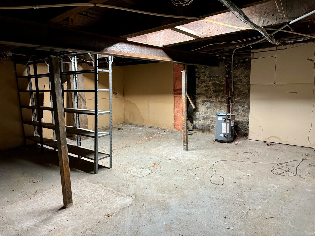 920 Boul De Maisonneuve E, Montréal, QC - Lot 920 -  - Photo intérieure - Image 1 of 9