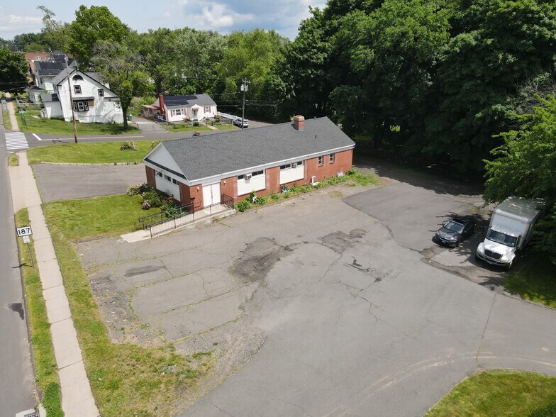 730 Blue Hills Ave, Bloomfield, CT à louer - Photo de l’immeuble – Image 3 sur 5