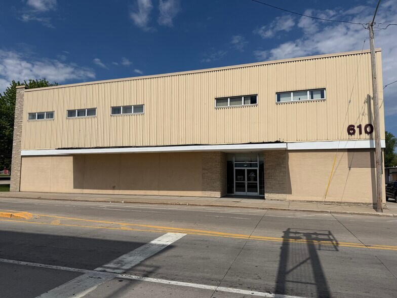 610 S Broadway St, Green Bay, WI à louer - Photo de l’immeuble – Image 2 sur 6