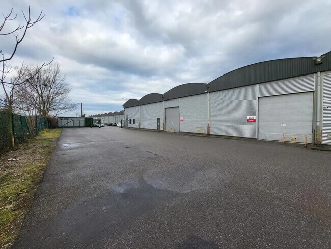 Plus de détails pour Local d'activités à louer