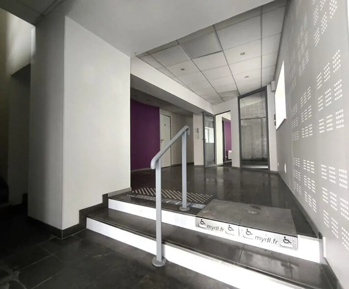 Local commercial dans Montesson à louer - Photo de l’immeuble – Image 2 sur 12