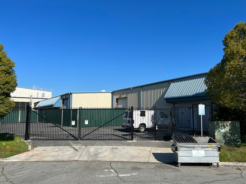 565 Rossi Ct, Gilroy, CA à vendre - Photo de l’immeuble – Image 2 sur 10