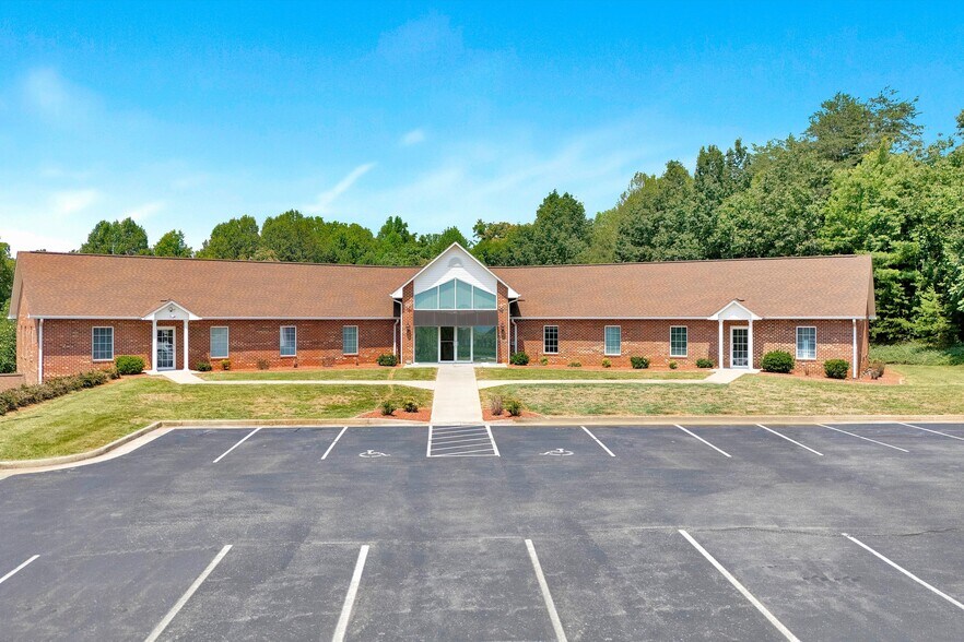180 Amt Tech Dr, Rocky Mount, VA à vendre - Photo de l’immeuble – Image 3 sur 45