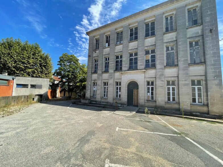 Bureau dans Bordeaux à louer - Photo de l’immeuble – Image 3 sur 26