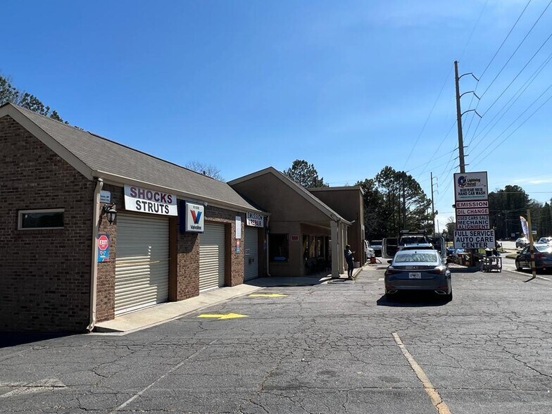 1010 Killian Hill Rd SW, Lilburn, GA à vendre - Photo de l’immeuble – Image 3 sur 10