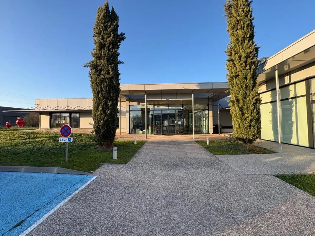 Bureau dans Le Coteau à louer Photo de l’immeuble– Image 1 sur 19