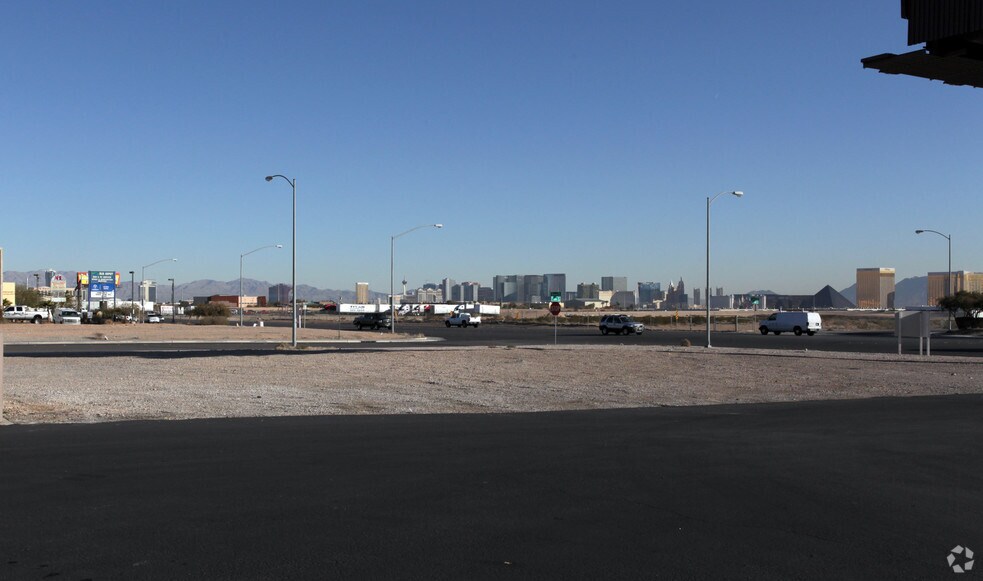 6225 S Decatur Blvd, Las Vegas, NV à louer - Photo de l’immeuble – Image 3 sur 4
