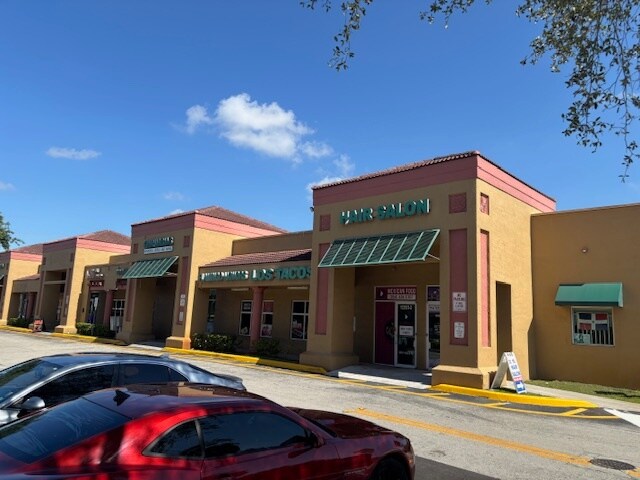 12393-12399 Pembroke Rd, Pembroke Pines, FL à louer Photo de l’immeuble– Image 1 sur 12