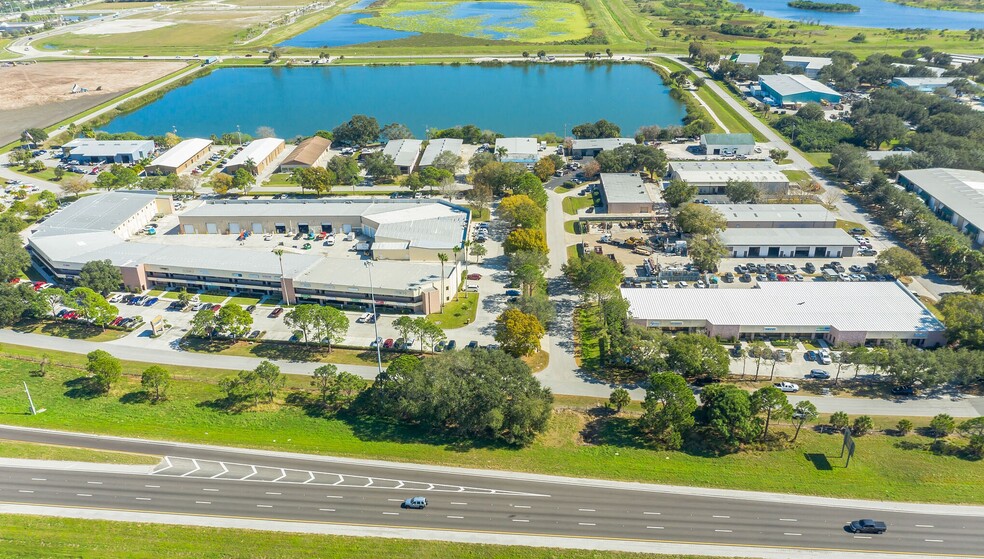 313-407 Interstate Blvd, Sarasota, FL à louer - Photo de l’immeuble – Image 3 sur 6
