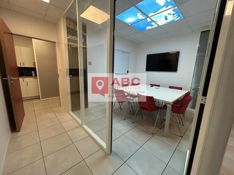 Bureau dans Vendargues à louer - Photo intérieure – Image 2 sur 8