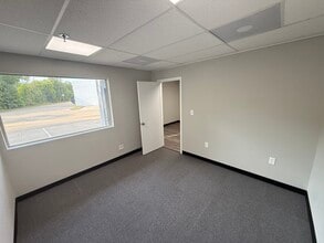 1663 Hickory Dr, Haltom City, TX à louer Photo intérieure– Image 2 sur 9