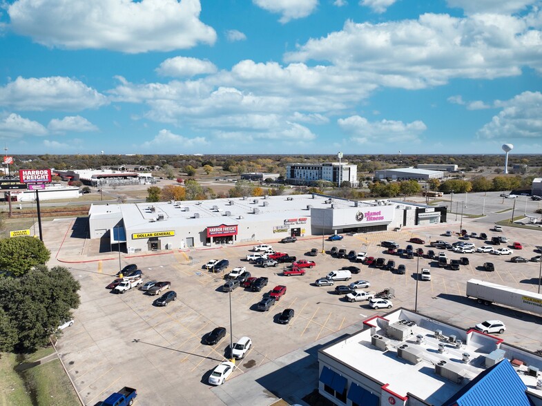 1000 N Loop 340, Bellmead, TX à louer - Photo de l’immeuble – Image 3 sur 4