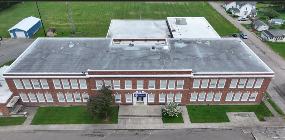 76 W Athens Rd, Roseville, OH à louer - Photo de l’immeuble – Image 2 sur 11