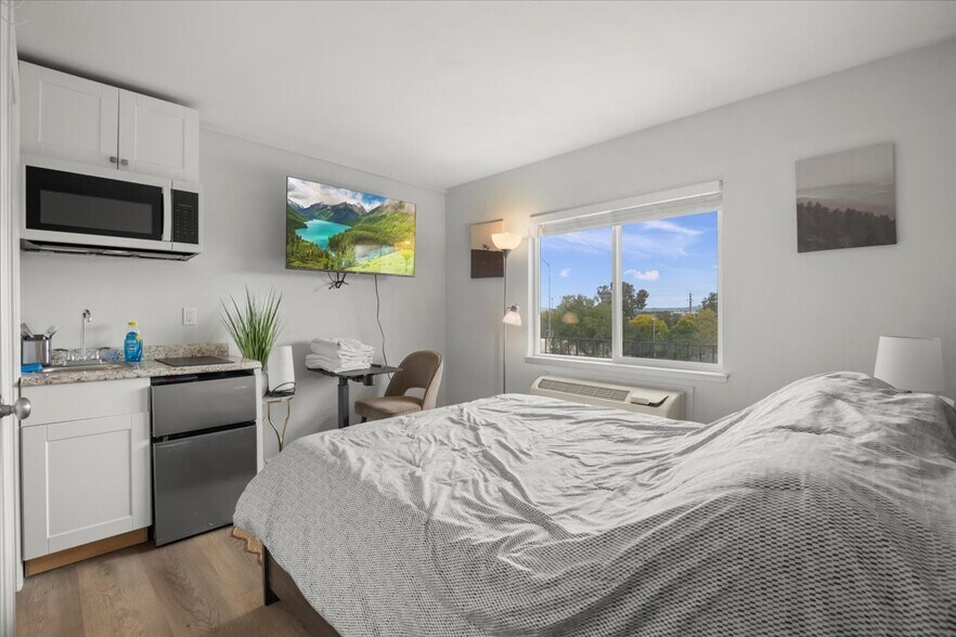 700 El Camino Real, Belmont, CA à vendre - Photo de l’immeuble – Image 3 sur 9
