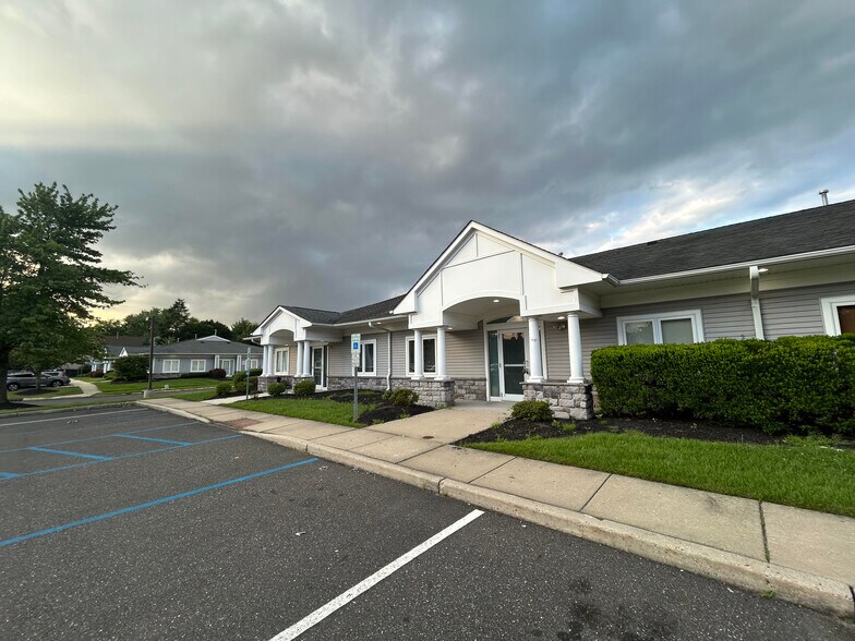 1900 Mt. Holly Rd, Burlington, NJ à louer - Photo de l’immeuble – Image 2 sur 5