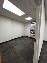 60-90 Bridge Rd, Islandia, NY à louer Photo intérieure– Image 2 sur 3