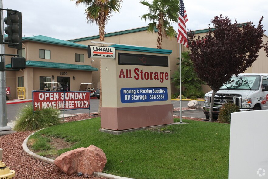 2620 W Horizon Ridge Pky, Henderson, NV à vendre - Photo de l’immeuble – Image 3 sur 5