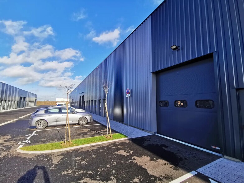 Local d'activités dans Saint-Martin-sur-le-Pré à vendre - Photo de l’immeuble – Image 2 sur 10