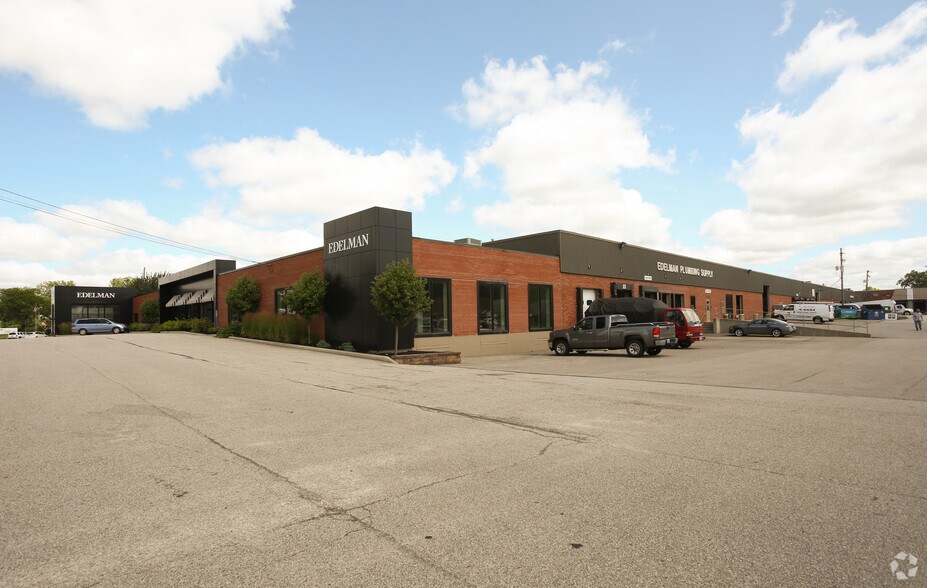 26201 Richmond Rd, Bedford Heights, OH à louer - Photo de l’immeuble – Image 2 sur 5