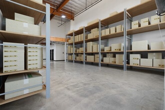 2530 E Corporate Pl, Monterey Park, CA à louer Photo intérieure– Image 2 sur 6