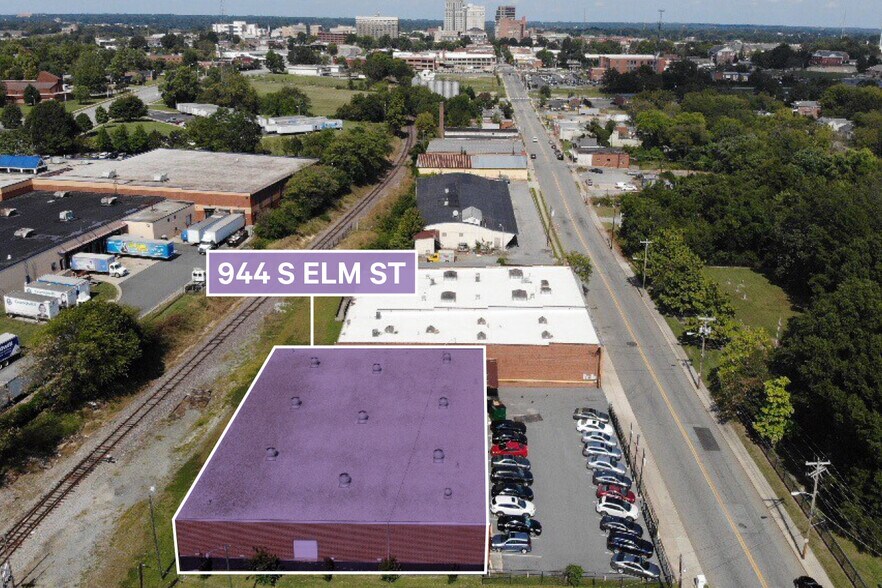 944 S Elm St, Greensboro, NC à louer - Photo de l’immeuble – Image 2 sur 4
