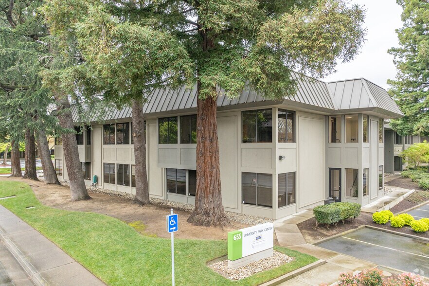 655 University Ave, Sacramento, CA à louer - Photo principale – Image 1 sur 9