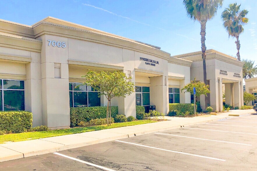 7005 N Maple Ave, Fresno, CA à louer - Photo de l’immeuble – Image 2 sur 2