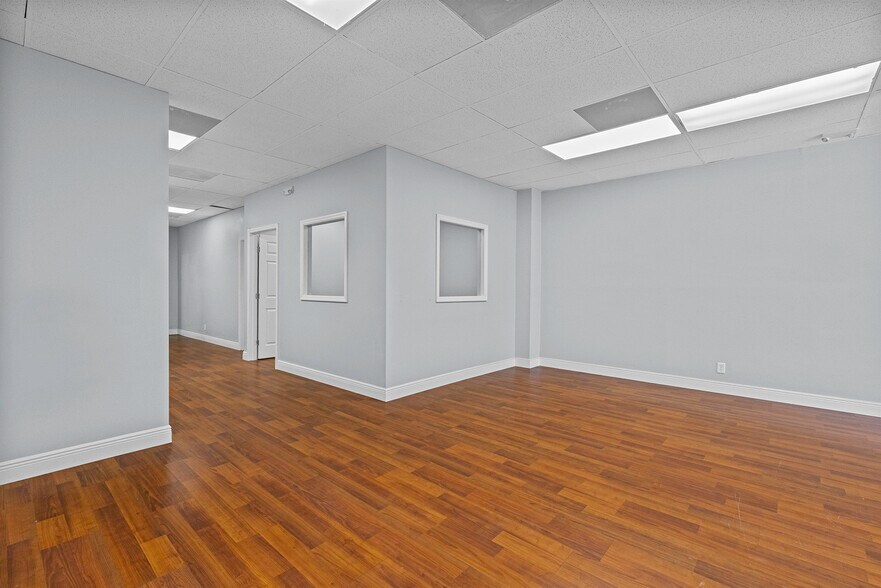 108 SW Monterey Rd, Stuart, FL à louer - Photo de l’immeuble – Image 2 sur 20