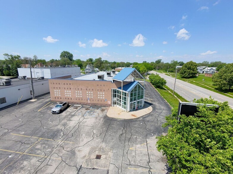 551 Dorr St, Toledo, OH à louer - Photo de l’immeuble – Image 2 sur 6