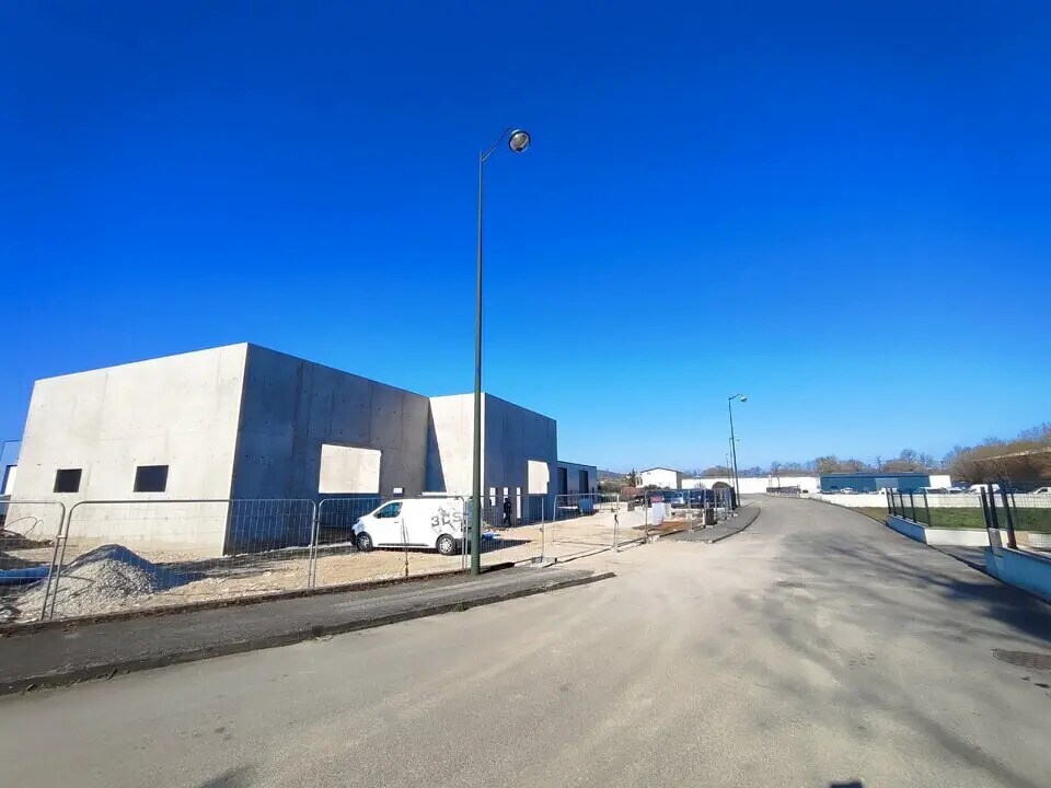 Local d’activités dans Morestel à louer Photo de la construction– Image 1 sur 5