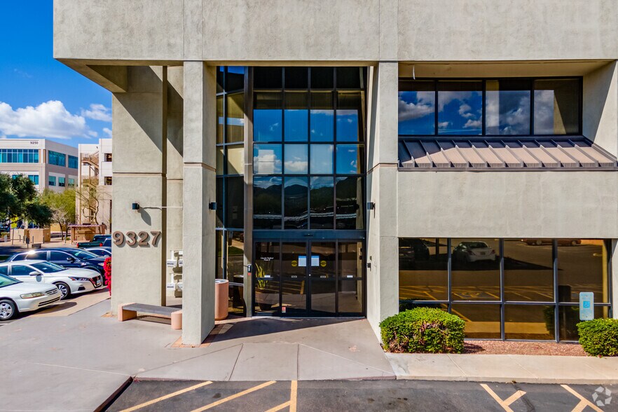 9327 N 3rd St, Phoenix, AZ à louer - Photo de l’immeuble – Image 3 sur 4