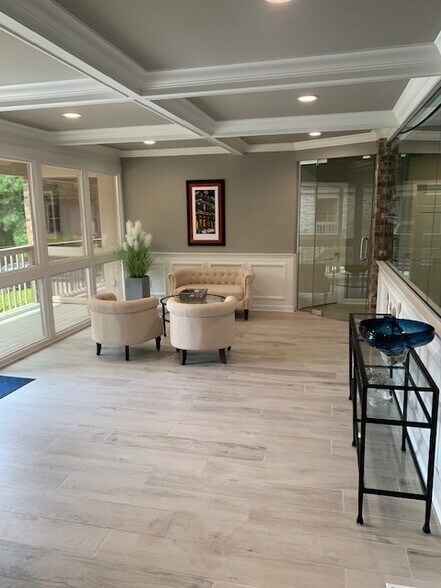 10621 N Oak Hills Pky, Baton Rouge, LA à vendre - Photo de l’immeuble – Image 2 sur 11