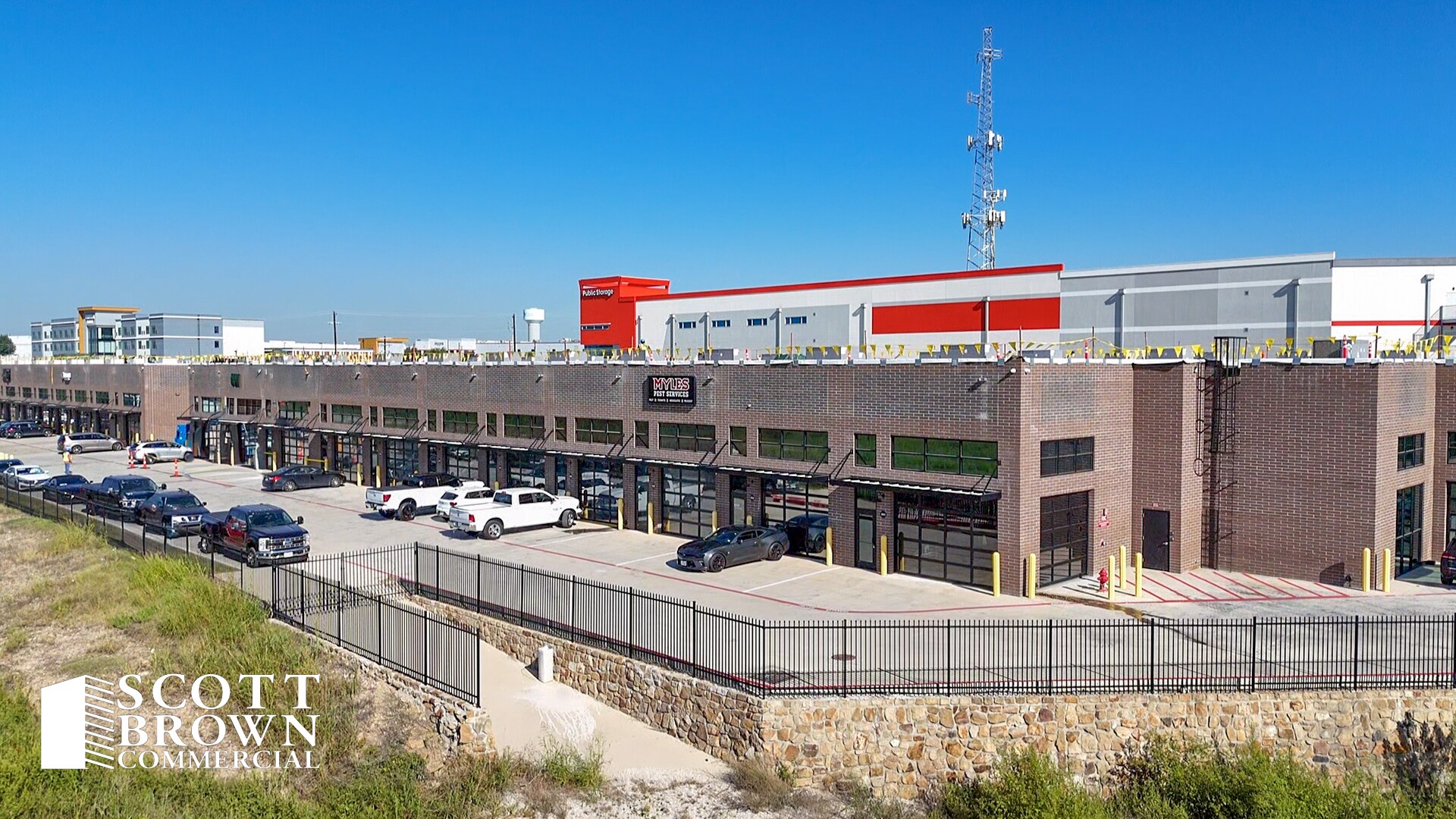 4451 Dale Earnhardt, Northlake, TX à louer Photo de l’immeuble– Image 1 sur 9