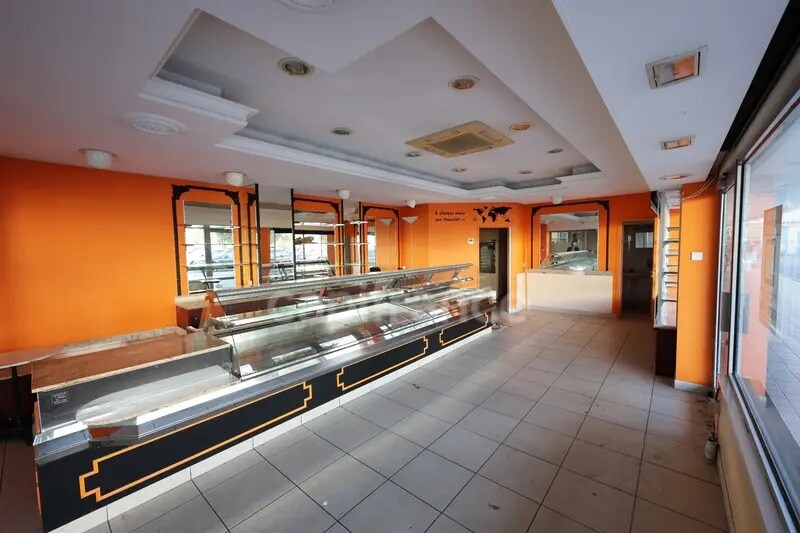 Local commercial dans Poitiers à louer - Photo de l’immeuble – Image 1 sur 6