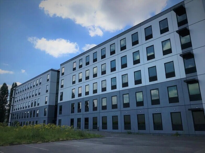 16 Rue De L'Equerre, SAINT-OUEN-L'AUMONE à louer - Photo de l’immeuble – Image 1 sur 17