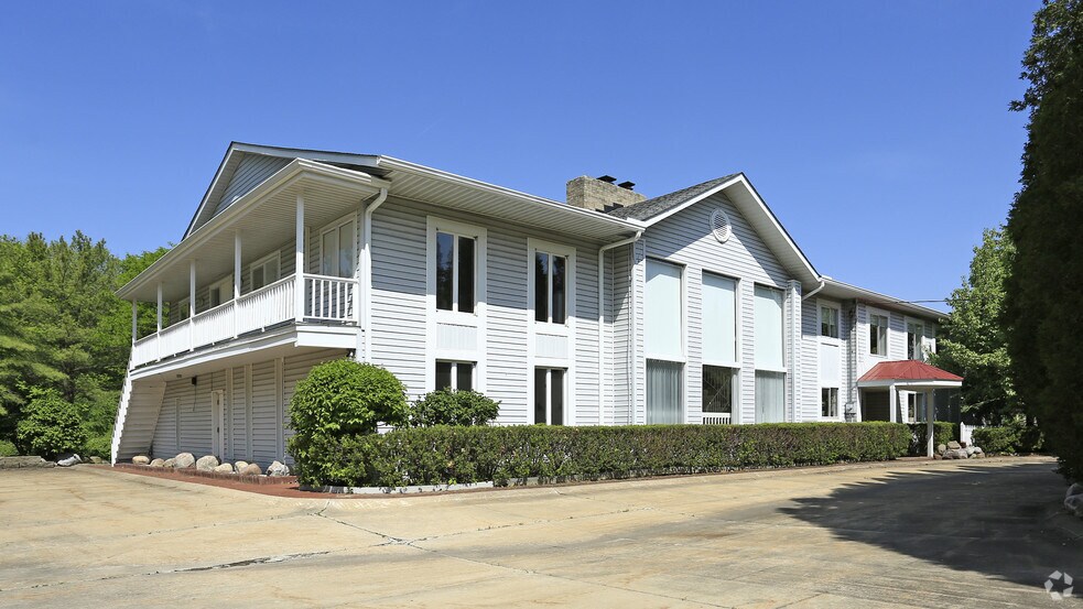 17892 Chillicothe Rd, Chagrin Falls, OH à vendre - Photo principale – Image 1 sur 32