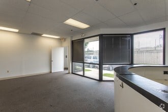 8390 Terminal Rd, Lorton, VA à louer Hall d’entrée– Image 2 sur 22