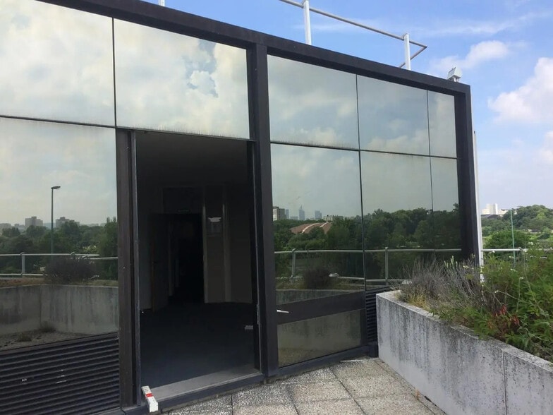 Bureau dans Argenteuil à vendre - Photo de l’immeuble – Image 3 sur 17