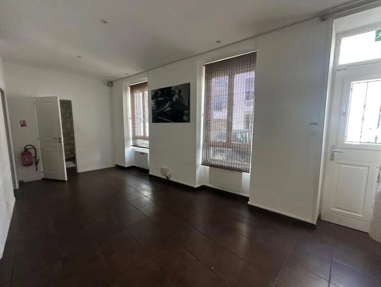 Local commercial dans Boulogne-Billancourt à louer - Photo de l’immeuble – Image 2 sur 5