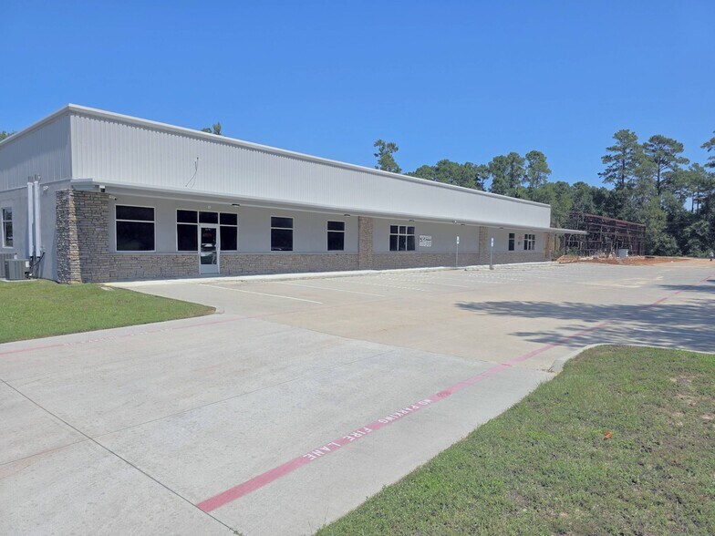 8895 Cowl Spur Ct, Conroe, TX à louer - Photo de l’immeuble – Image 1 sur 3