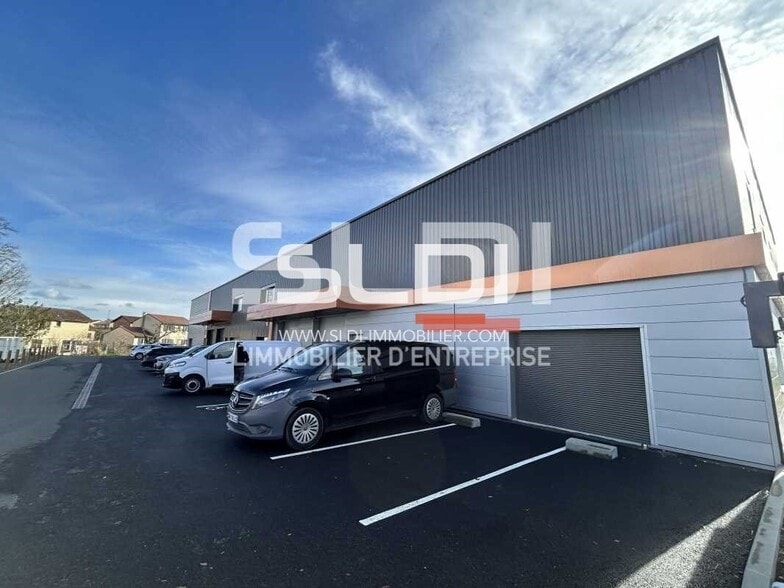 Local d’activités dans Gleize à louer - Photo de l’immeuble – Image 3 sur 9