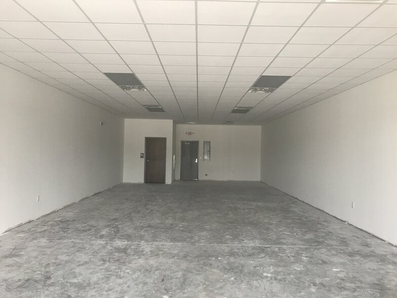 9800 Florida Blvd, Baton Rouge, LA à louer - Photo intérieure – Image 2 sur 6